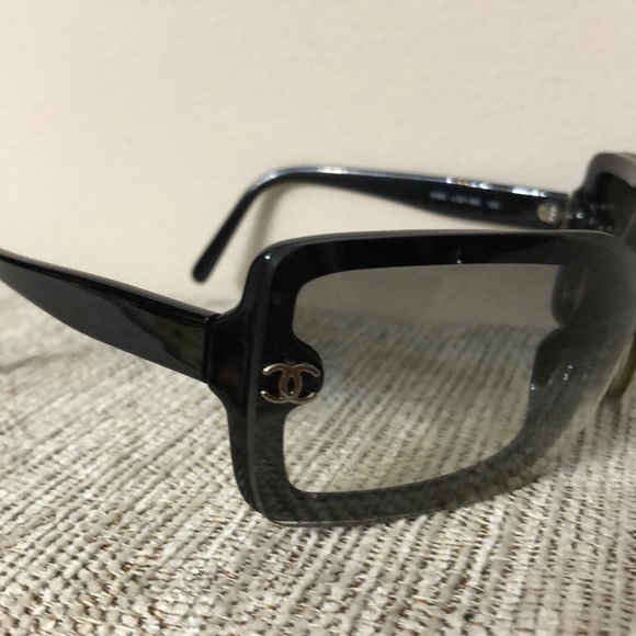 🌺🌺CHANEL SUN GLASSES AUTHENTIC WITH BOX - Picture 9 of 9